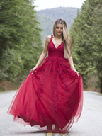 Vestidos de fiesta elegantes de corte A/a con apliques de tul, sin mangas, escote en V y largo hasta el suelo