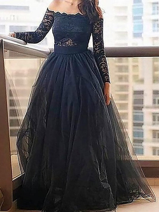 Elegante vestido de fiesta de tul con hombros descubiertos, mangas largas, encaje y largo hasta el suelo.