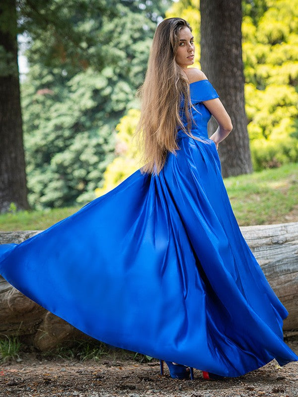 Vestidos de fiesta elegantes de satén con volantes, hombros descubiertos, sin mangas y hasta el suelo