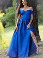 A-Linie/Elegant Rüschen Satin Off-the-Shoulder Ärmellos Bodenlang Ballkleider