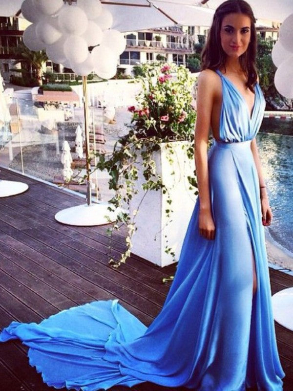 Elegante vestido de fiesta de corte A, sin mangas, con tirantes finos, de gasa, plisado y cola de corte.