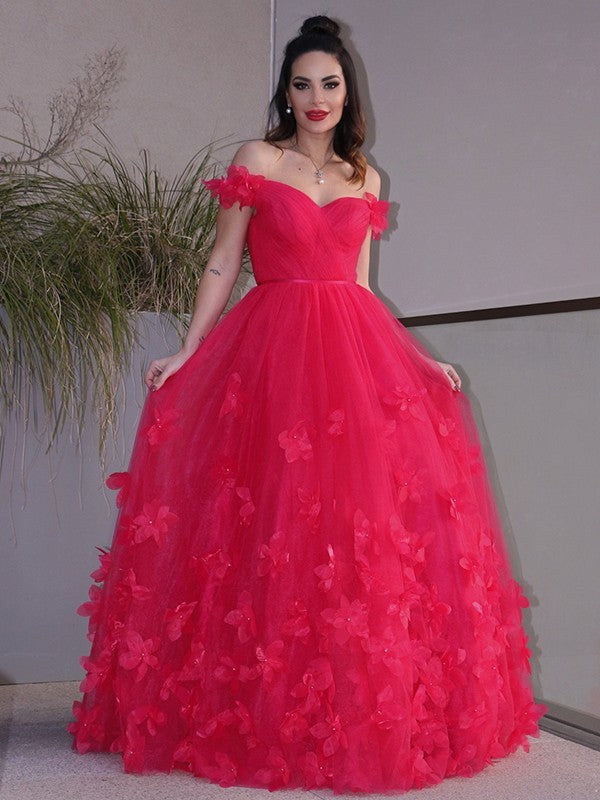 Elegante vestido de fiesta de tul con flores hechas a mano, corte A, hombros descubiertos, sin mangas y largo hasta el suelo