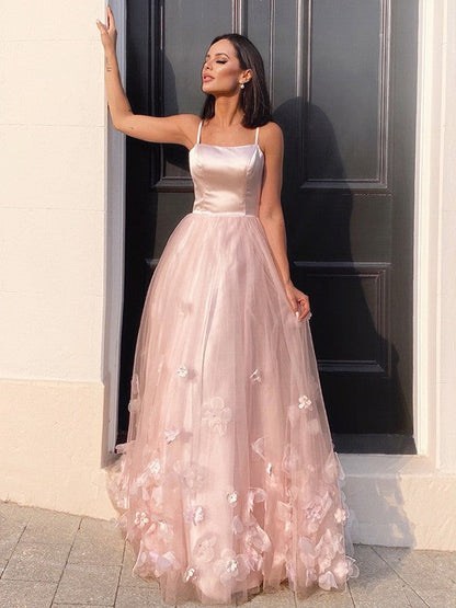 Elegante vestido de fiesta de tul con tirantes finos, flores hechas a mano y corte A, sin mangas y largo hasta el suelo