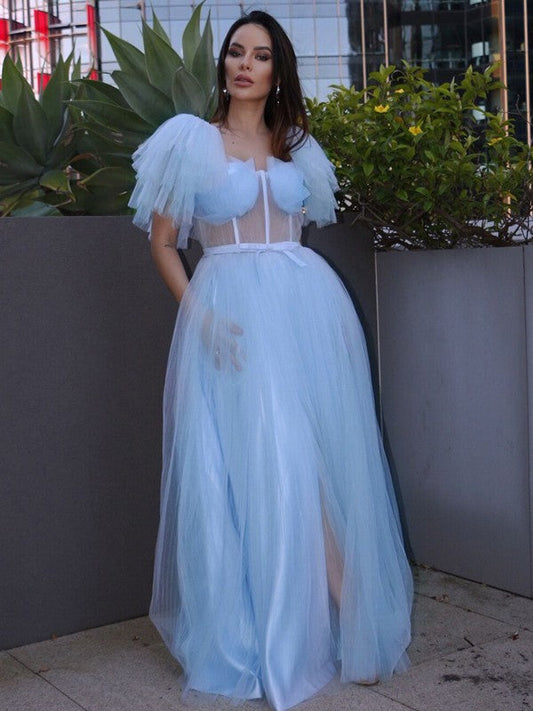 Elegante vestido de fiesta de tul con volantes, mangas cortas y corte A hasta el suelo