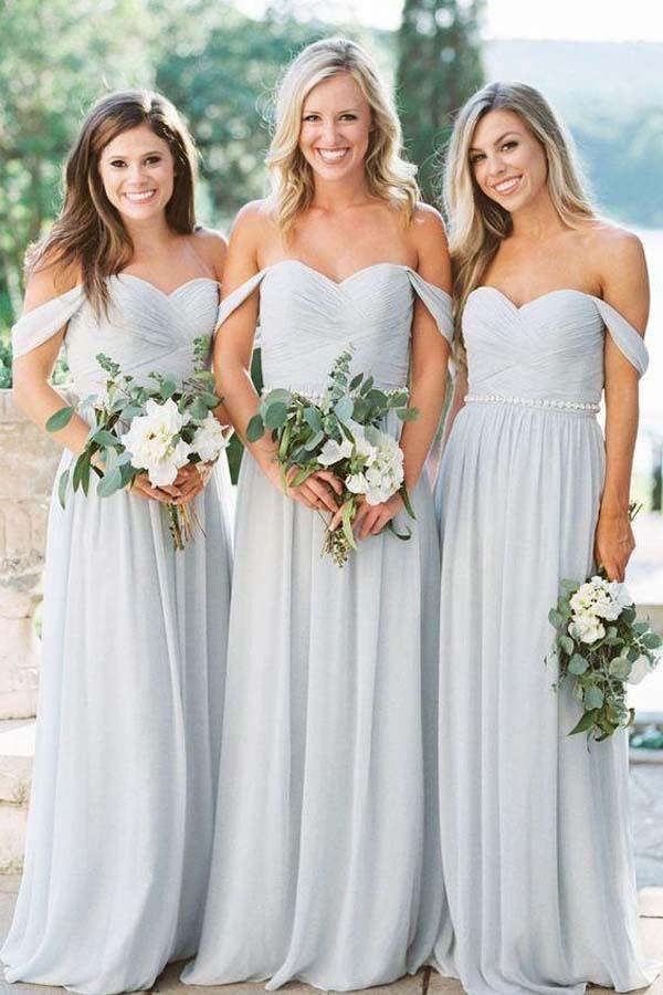 Vestido de dama de honor plateado de playa con hombros descubiertos y corte en A de gasa BD073