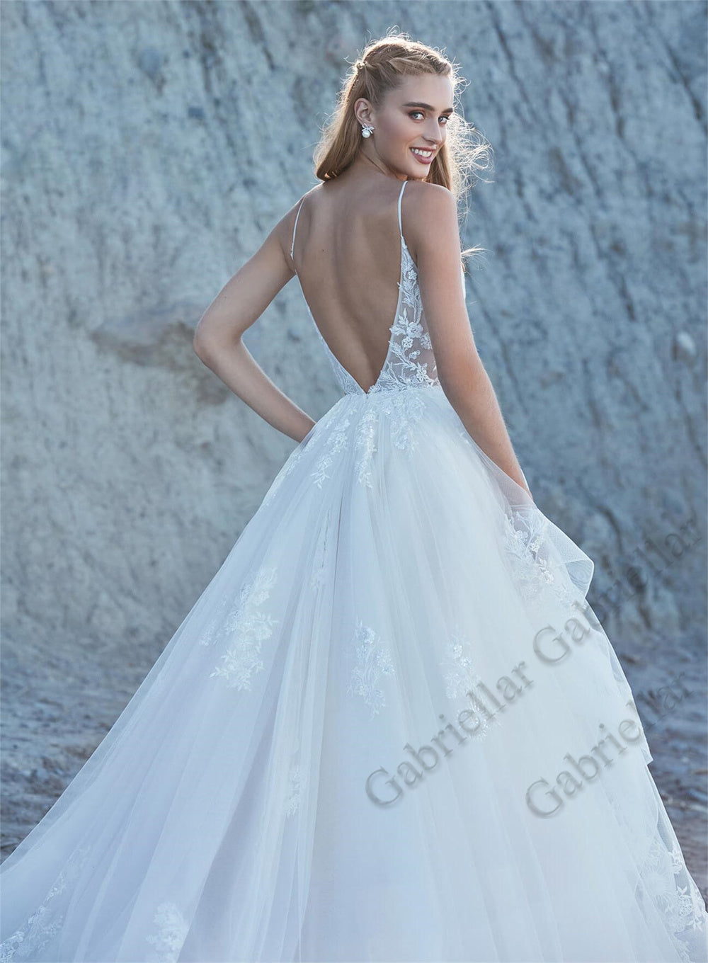 Delicate Ruffled Spaghetti Straps Wedding Dresses V-neck Appliques A-line Wedding Gowns Abito Da Sposa Customer Made-payinti