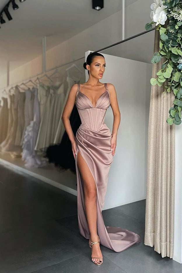 Ärmelloses Ballkleid mit Spaghettiträgern und V-Ausschnitt und Schlitz