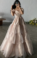 Elegantes schulterfreies Ballkleid aus Tüll-Satin mit mehreren Lagen Y7633