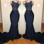Vestido de fiesta de sirena sin mangas con hombros descubiertos y apliques intrincados
