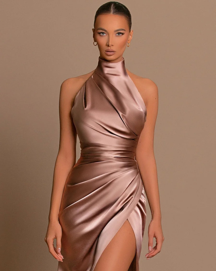 Ärmelloses Meerjungfrau-Ballkleid mit hohem Schlitz und Neckholder 