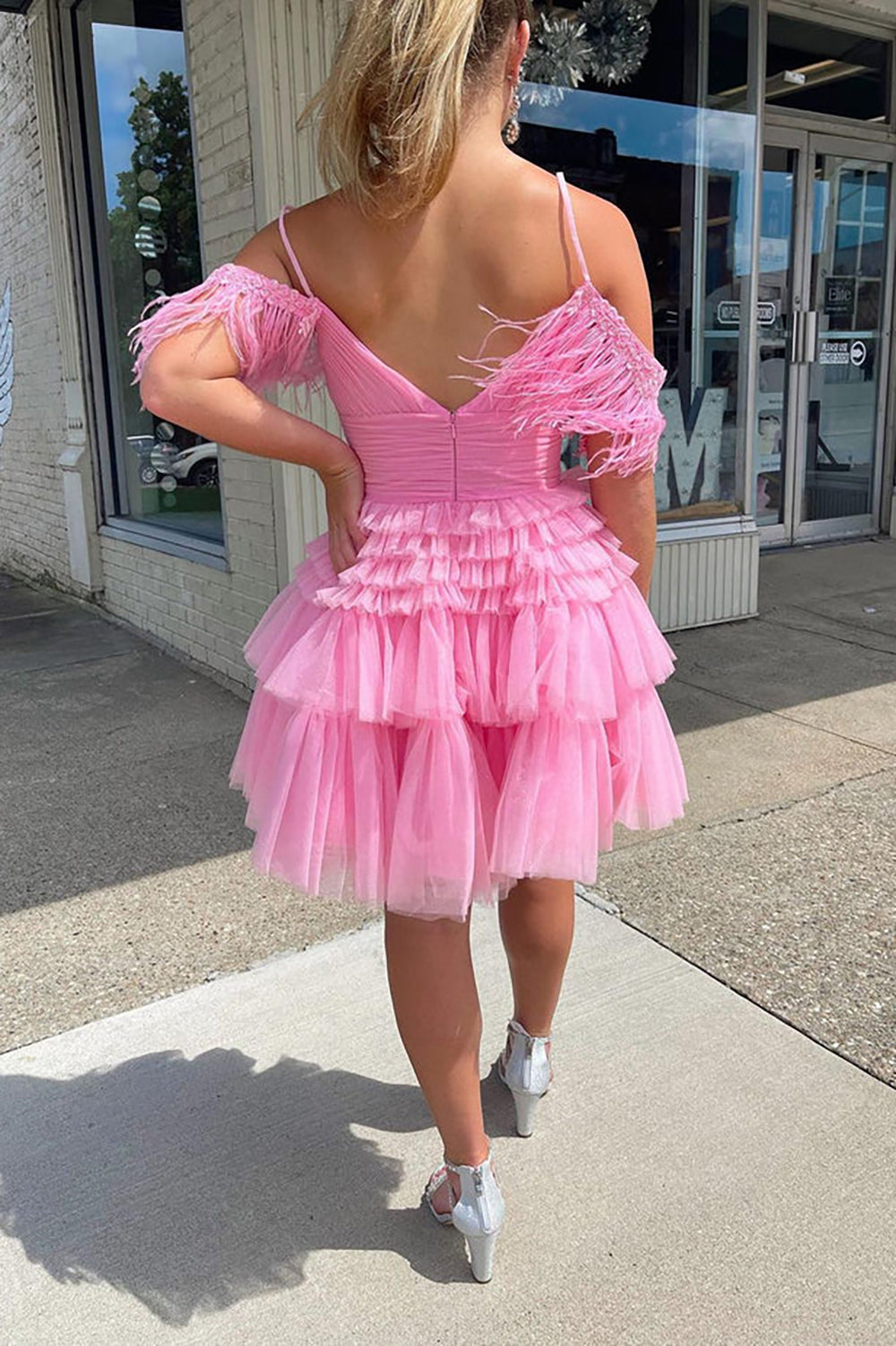 Lindos vestidos de fiesta de tul con plumas en forma de A en color rosa