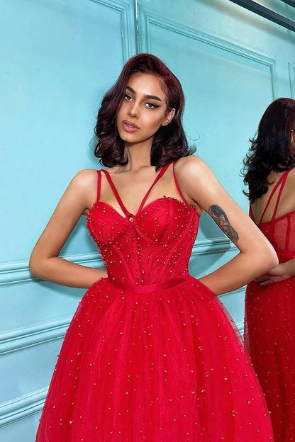 Kurzes rotes A-Linien-Abendkleid mit Herzausschnitt und rückenfreiem Tüll