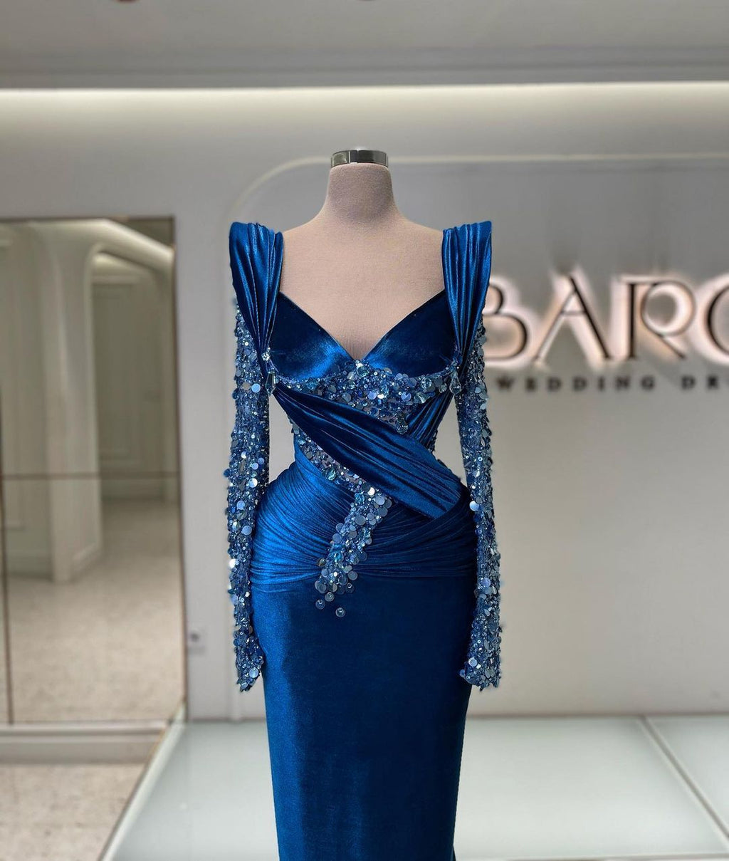 Königsblaues Meerjungfrau-Ballkleid mit eleganten langen Ärmeln und funkelnder Perlenstickerei 