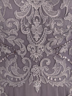 Vestido de madre de la novia de gasa asimétrica con escote barco, ilusión, encaje y lentejuelas con abalorios.