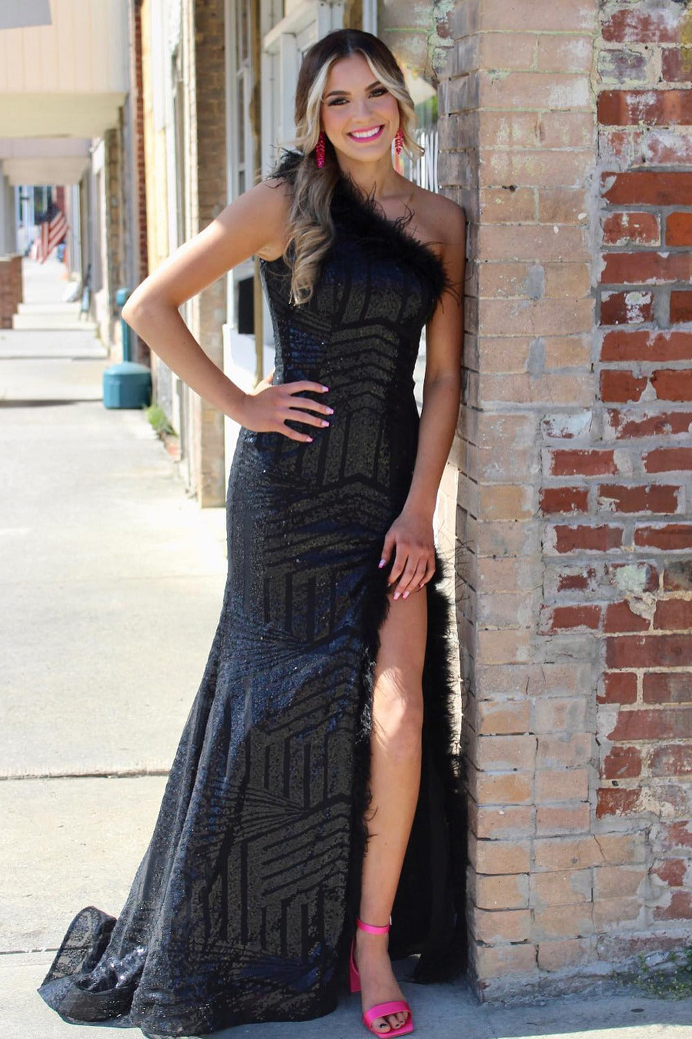 Adira | Schwarzes One-Shoulder-Meerjungfrau-Pailletten-Ballkleid mit Feder