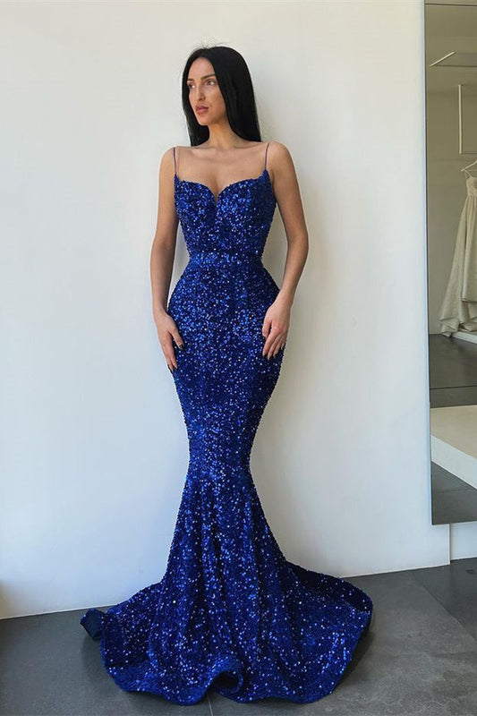 Vestido de fiesta de sirena con lentejuelas en azul real y elegantes tirantes finos
