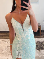 Ailsa | Vestido de fiesta largo de sirena con tirantes finos y lentejuelas en verde menta con abertura