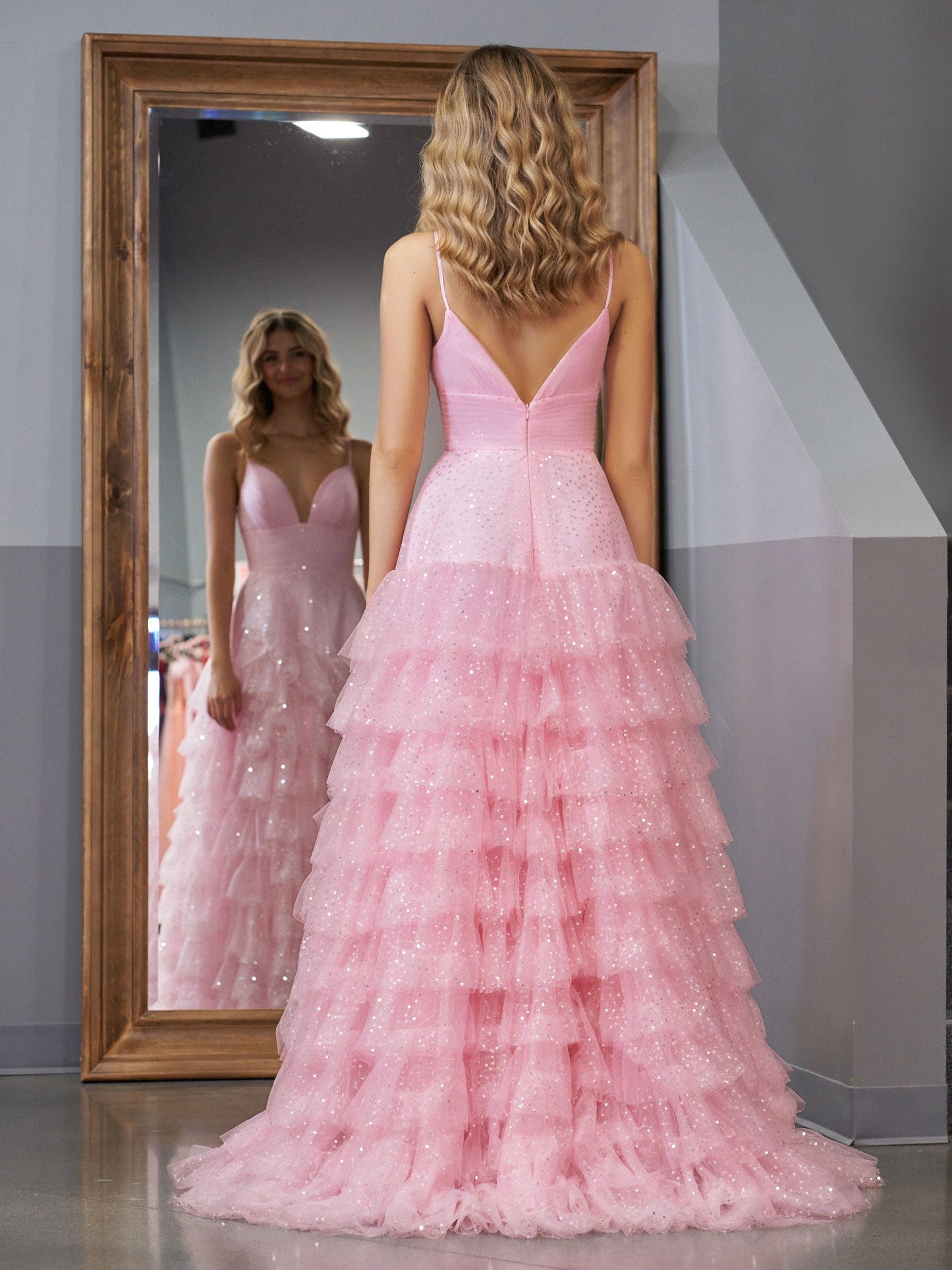 Alianna | Hellrosa A-Linien-Ballkleid aus Tüll mit gestuften Spaghettiträgern 