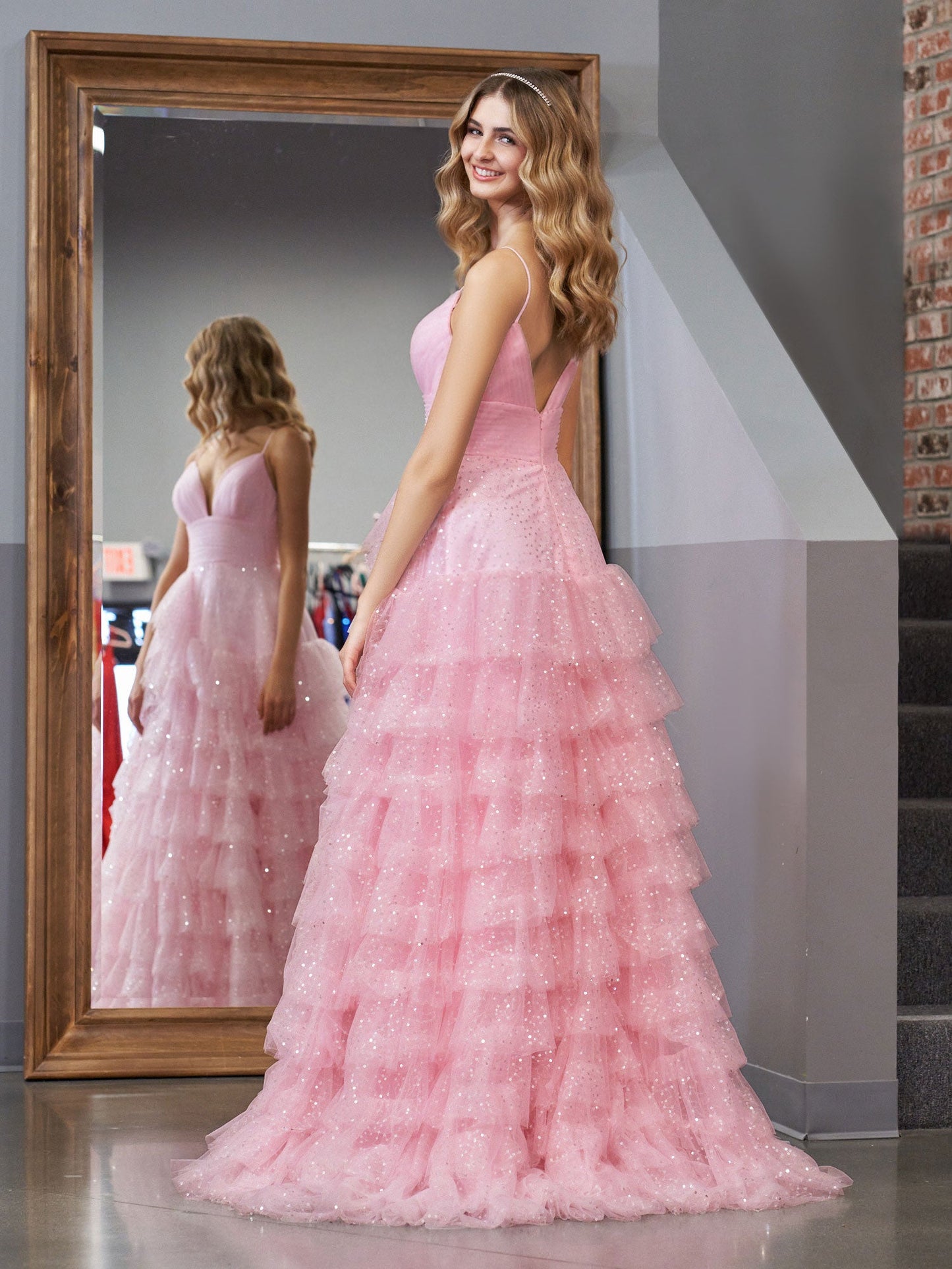 Alianna | Hellrosa A-Linien-Ballkleid aus Tüll mit gestuften Spaghettiträgern 