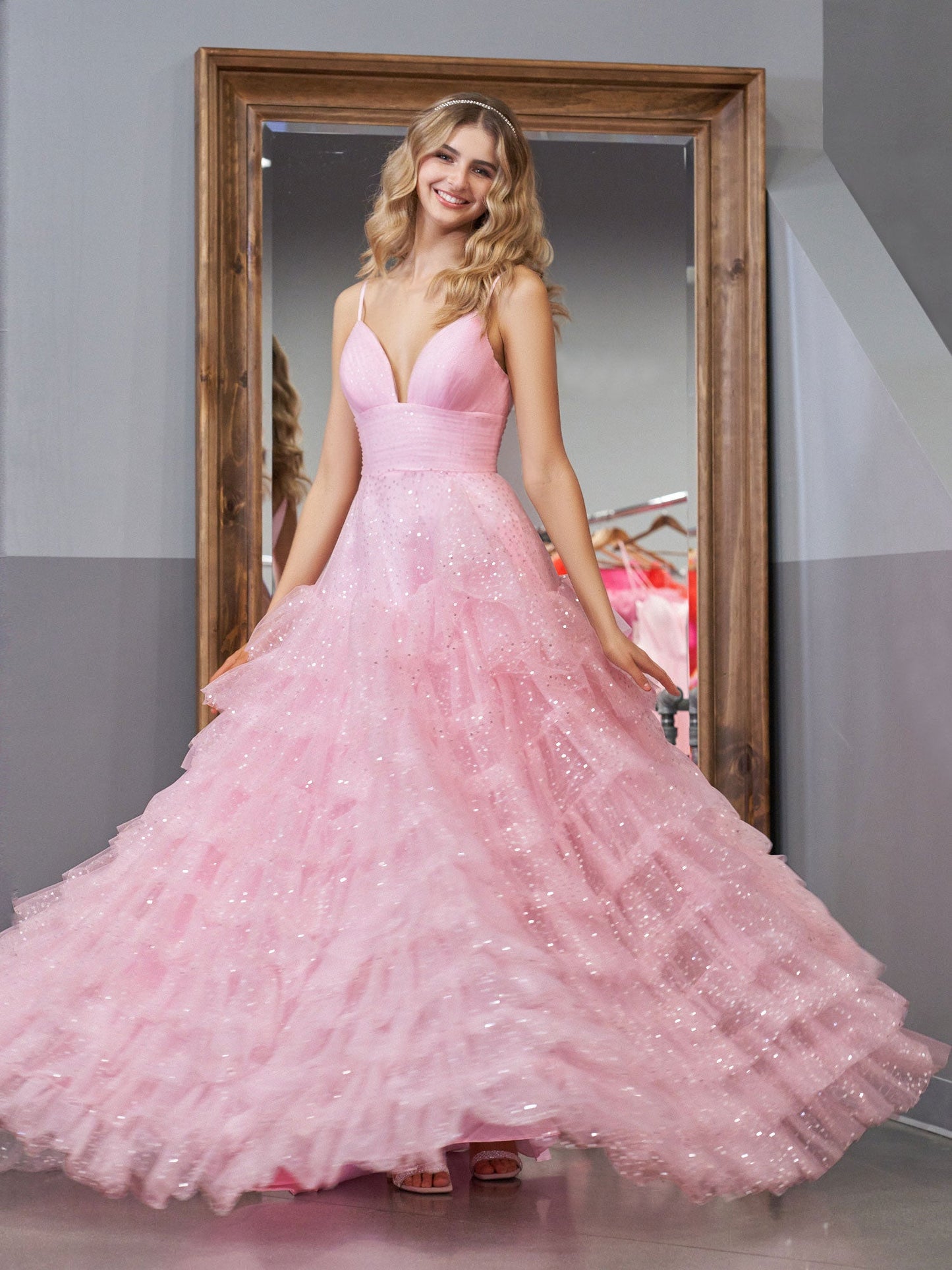 Alianna | Hellrosa A-Linien-Ballkleid aus Tüll mit gestuften Spaghettiträgern 