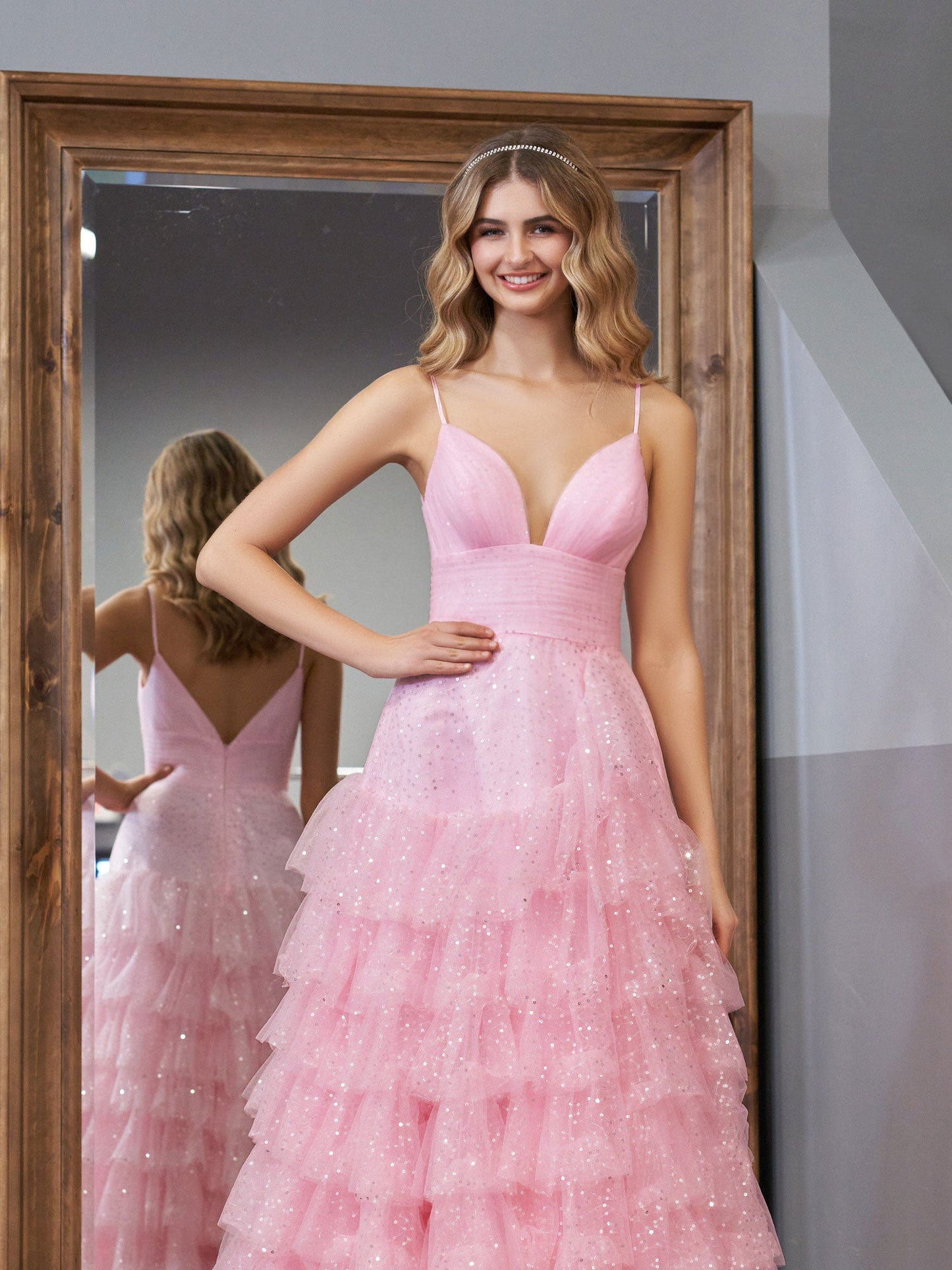 Alianna | Hellrosa A-Linien-Ballkleid aus Tüll mit gestuften Spaghettiträgern 