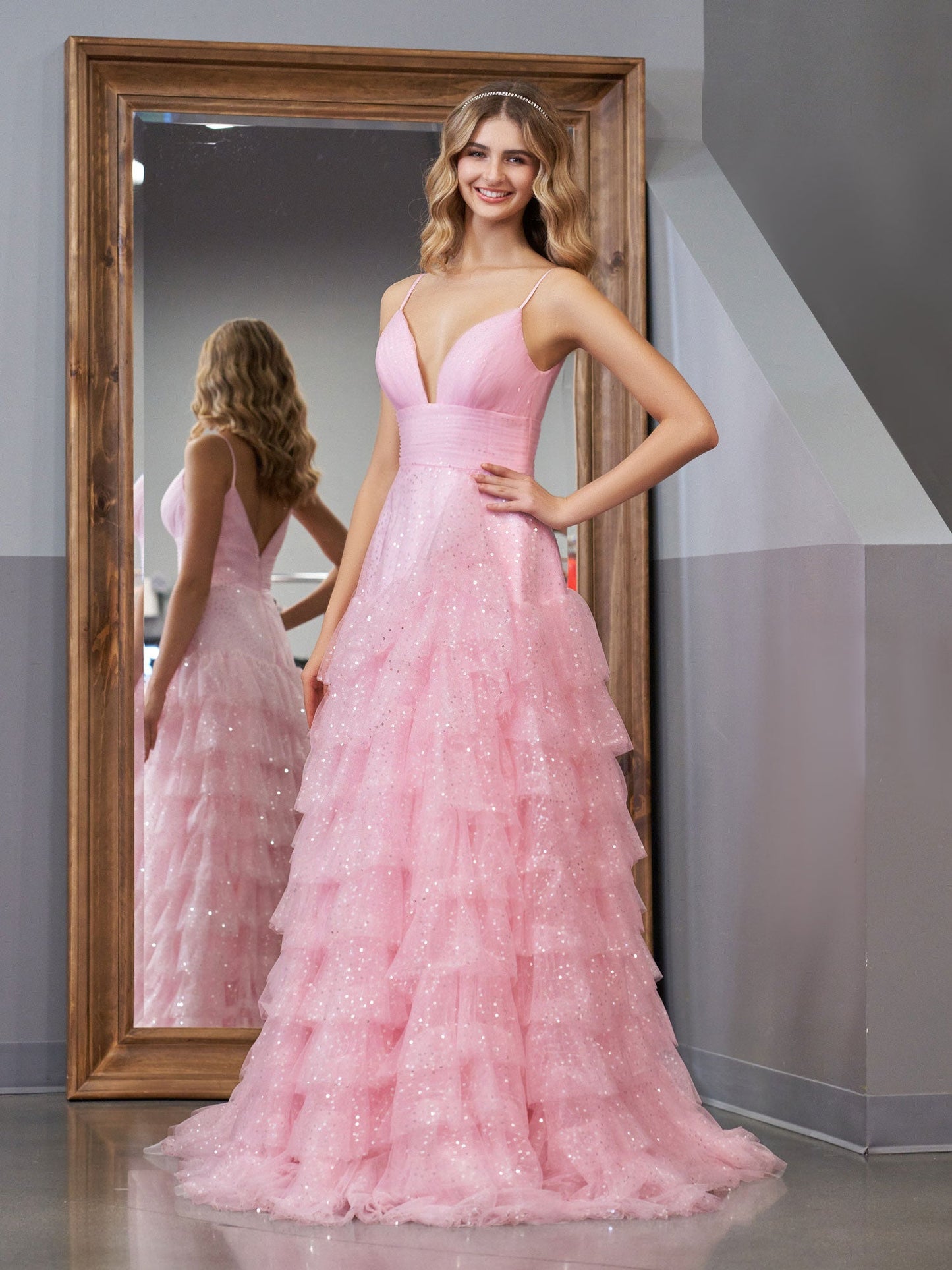 Alianna | Hellrosa A-Linien-Ballkleid aus Tüll mit gestuften Spaghettiträgern 
