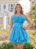 Amaia | Blaues A-Linien-Heimkehrkleid mit trägerlosem, plissiertem, kurzem Stufendesign