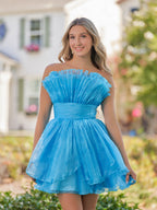 Amaia | Blaues A-Linien-Heimkehrkleid mit trägerlosem, plissiertem, kurzem Stufendesign