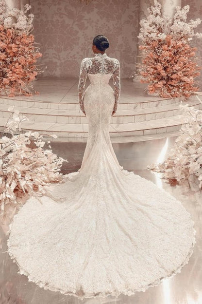 Increíble vestido de novia largo blanco de manga larga con cuello alto y encaje de columna y apliques en la cola