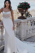 Impresionante vestido de novia blanco sin mangas con escote redondo y encaje en forma de columna y apliques
