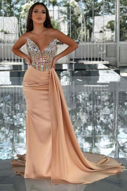 Increíble vestido de fiesta de satén con escote en V, sin mangas y con cuentas