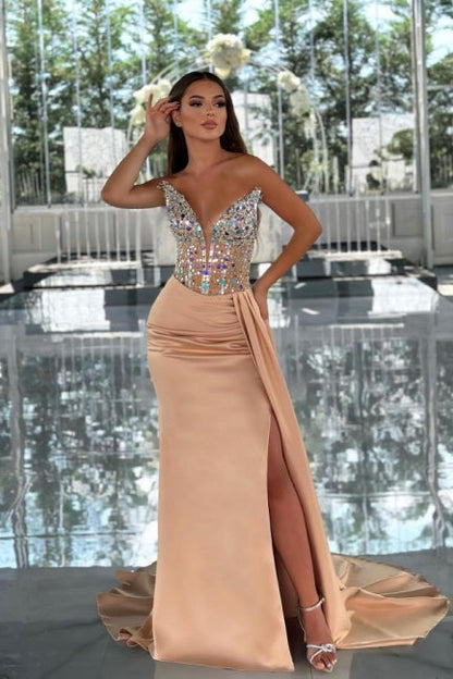 Increíble vestido de fiesta de satén con escote en V, sin mangas y con cuentas