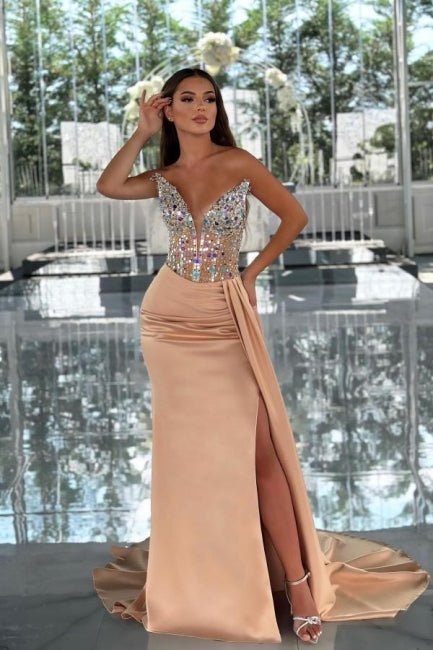 Increíble vestido de fiesta de satén con escote en V, sin mangas y con cuentas
