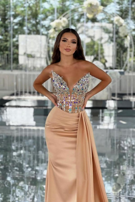 Increíble vestido de fiesta de satén con escote en V, sin mangas y con cuentas