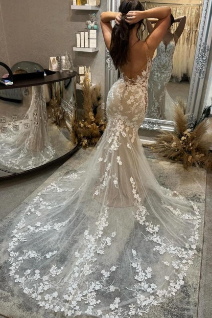 Wunderschönes säulenförmiges, ärmelloses Brautkleid aus Tüll und Spitze mit Spaghettiträgern in Elfenbein