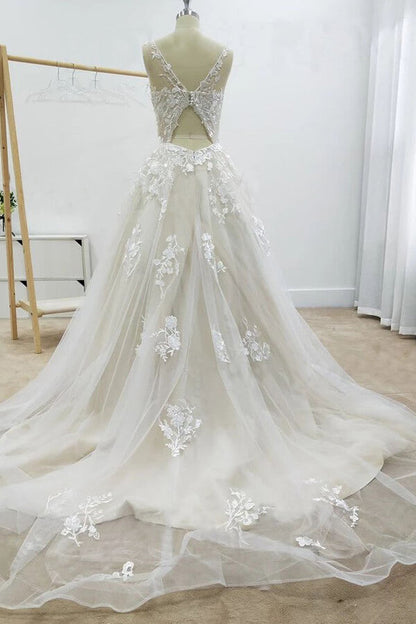 Increíble vestido de novia largo de corte A con apliques de encaje y tul con cola de capilla