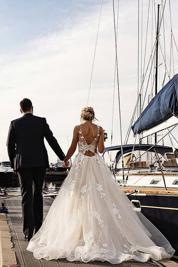 Increíble vestido de novia largo de corte A con apliques de encaje y tul con cola de capilla