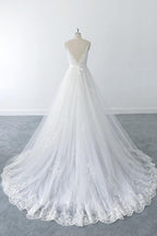 Increíble vestido de novia largo de tul con escote en V, volantes y apliques.