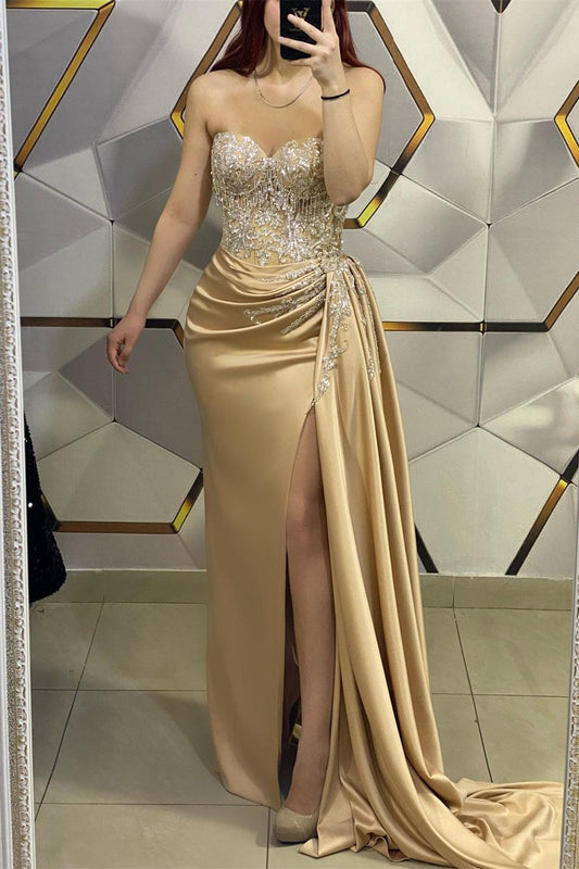 Increíble vestido de fiesta largo color champán sin mangas con encaje y cuentas y abertura