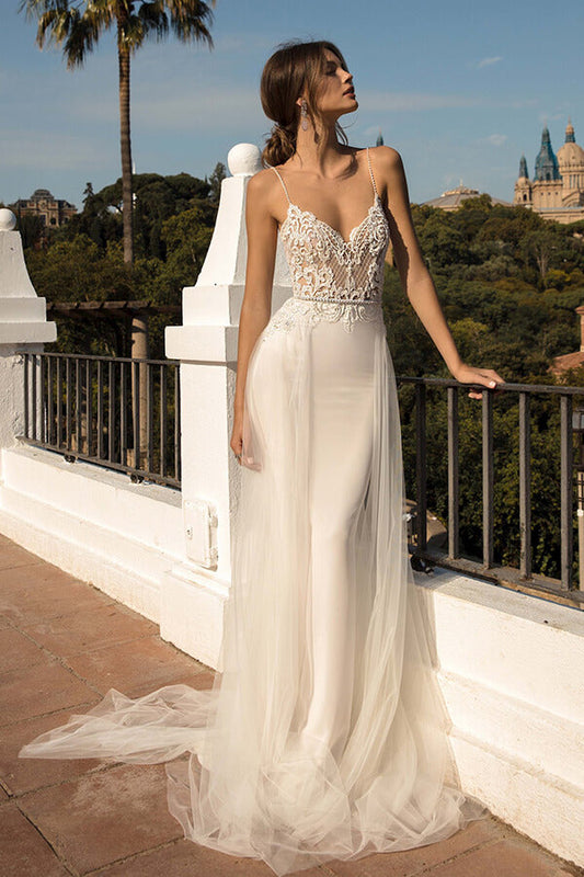Increíble vestido de novia de tul con cola capilla y espalda abierta y corte sirena largo