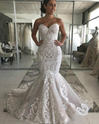 Increíble vestido de novia largo de sirena con apliques de encaje y escote en forma de corazón