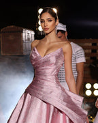 Erstaunliches langes rosa A-Linien-Ballkleid mit V-Ausschnitt und ärmellosem Glitzer