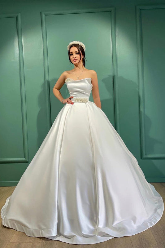 Impresionante vestido de novia largo blanco de corte A sin tirantes y con perlas