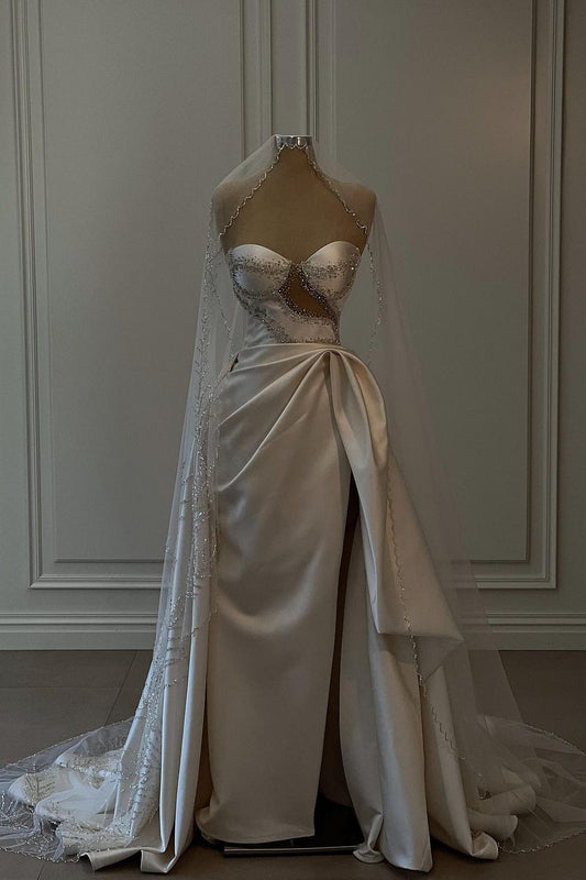 Increíble vestido de novia largo de satén blanco sin mangas con cuentas y abertura