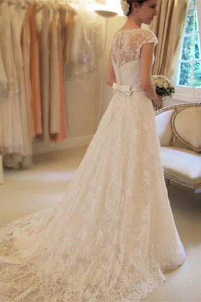 Brautkleid mit kurzen Ärmeln und quadratischem Spitzenband