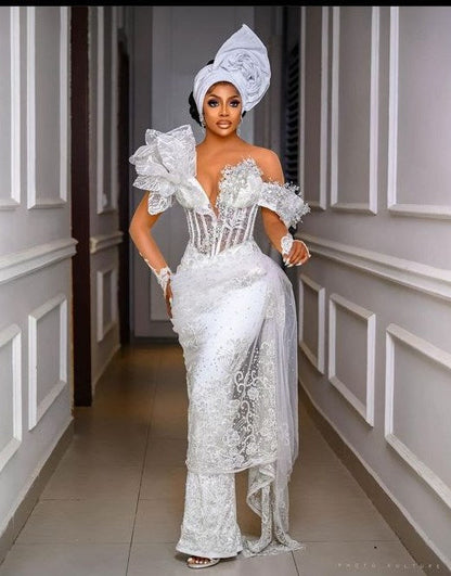 Asymmetrisches Meerjungfrau-Spitzen-Ballkleid mit luxuriösen Perlen