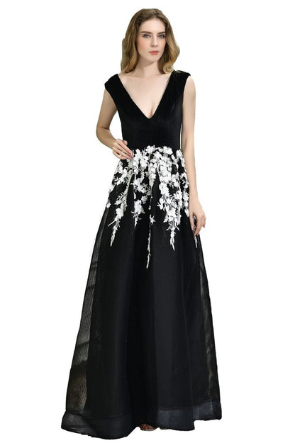 Attraktives schwarzes A-Linien-Ballkleid mit V-Ausschnitt und weißen Blumenapplikationen aus Tüll