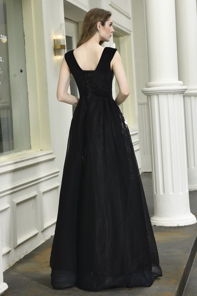 Attraktives schwarzes A-Linien-Ballkleid mit V-Ausschnitt und weißen Blumenapplikationen aus Tüll