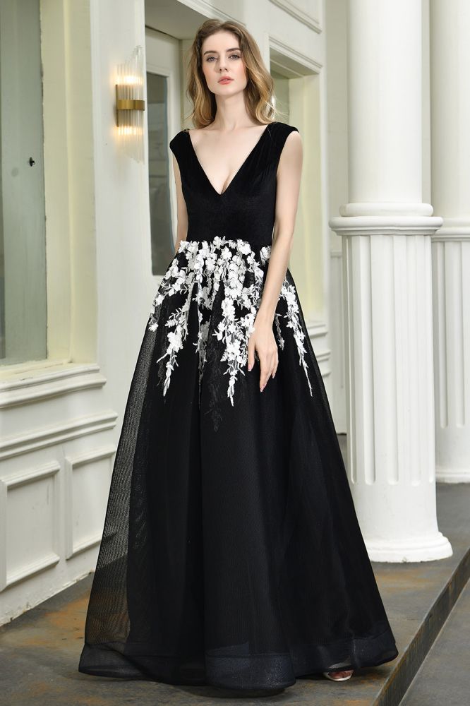 Attraktives schwarzes A-Linien-Ballkleid mit V-Ausschnitt und weißen Blumenapplikationen aus Tüll