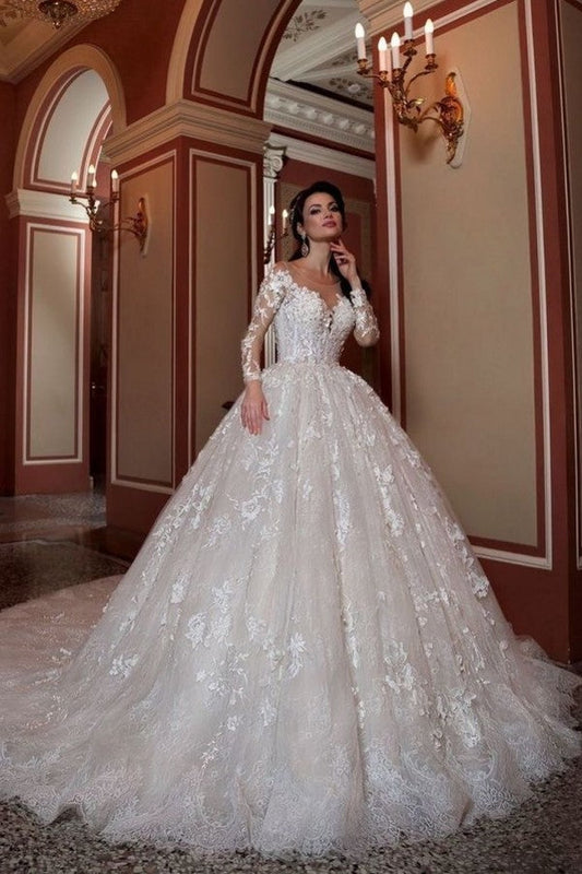 Atractivo vestido de novia largo de corte A con escote barco, apliques de cuentas y cola de encaje con mangas